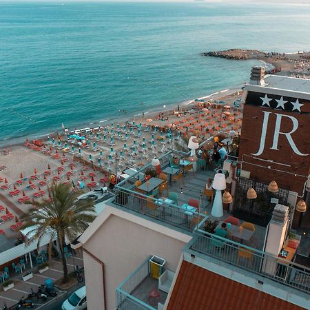 Hotel Jolly Roger Pietra Ligure Esterno foto