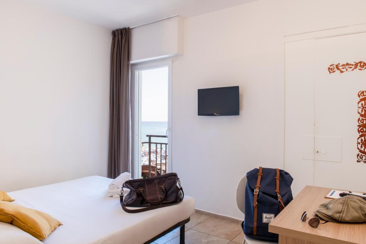 Hotel Jolly Roger Pietra Ligure Esterno foto