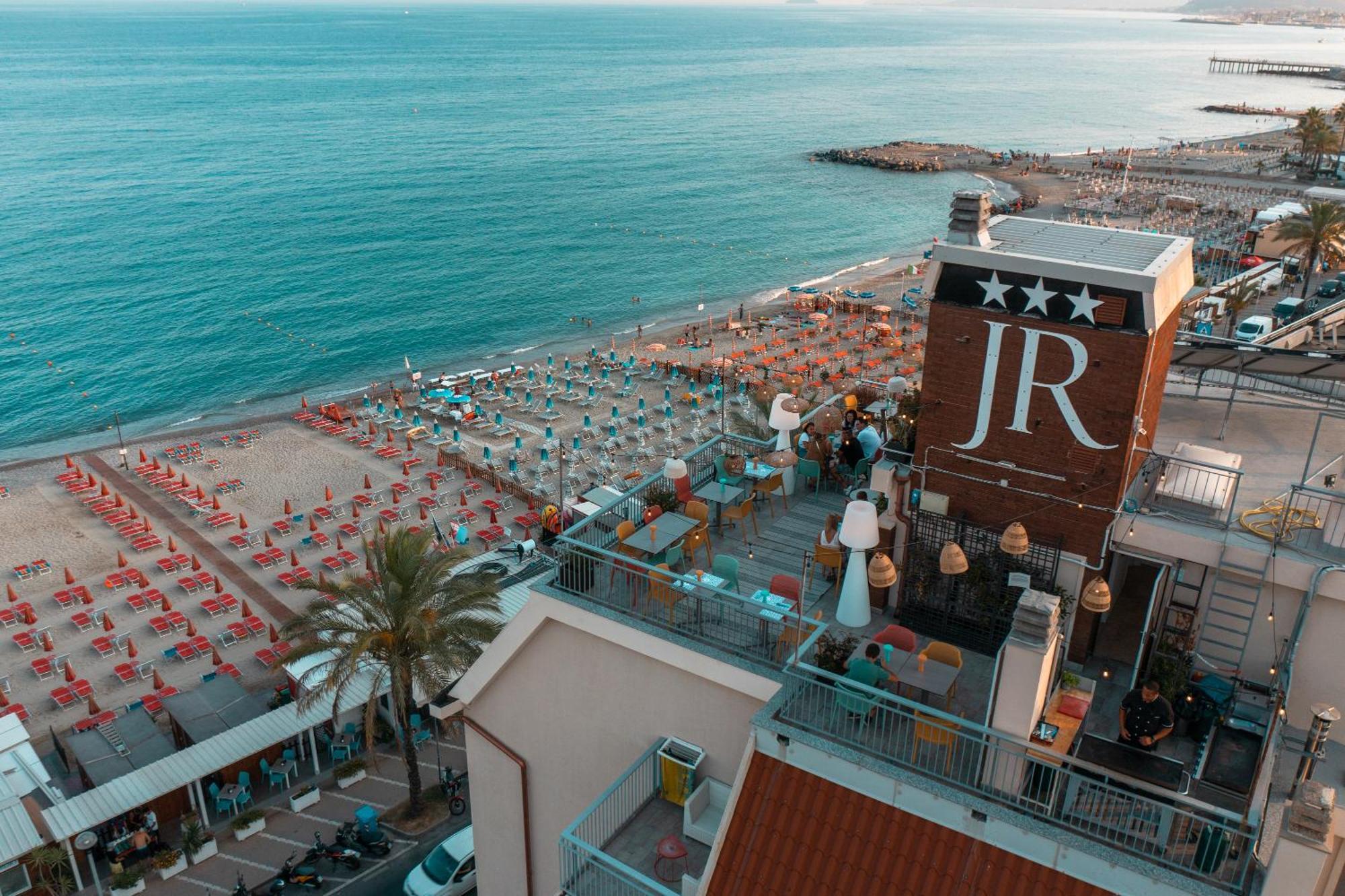 Hotel Jolly Roger Pietra Ligure Esterno foto
