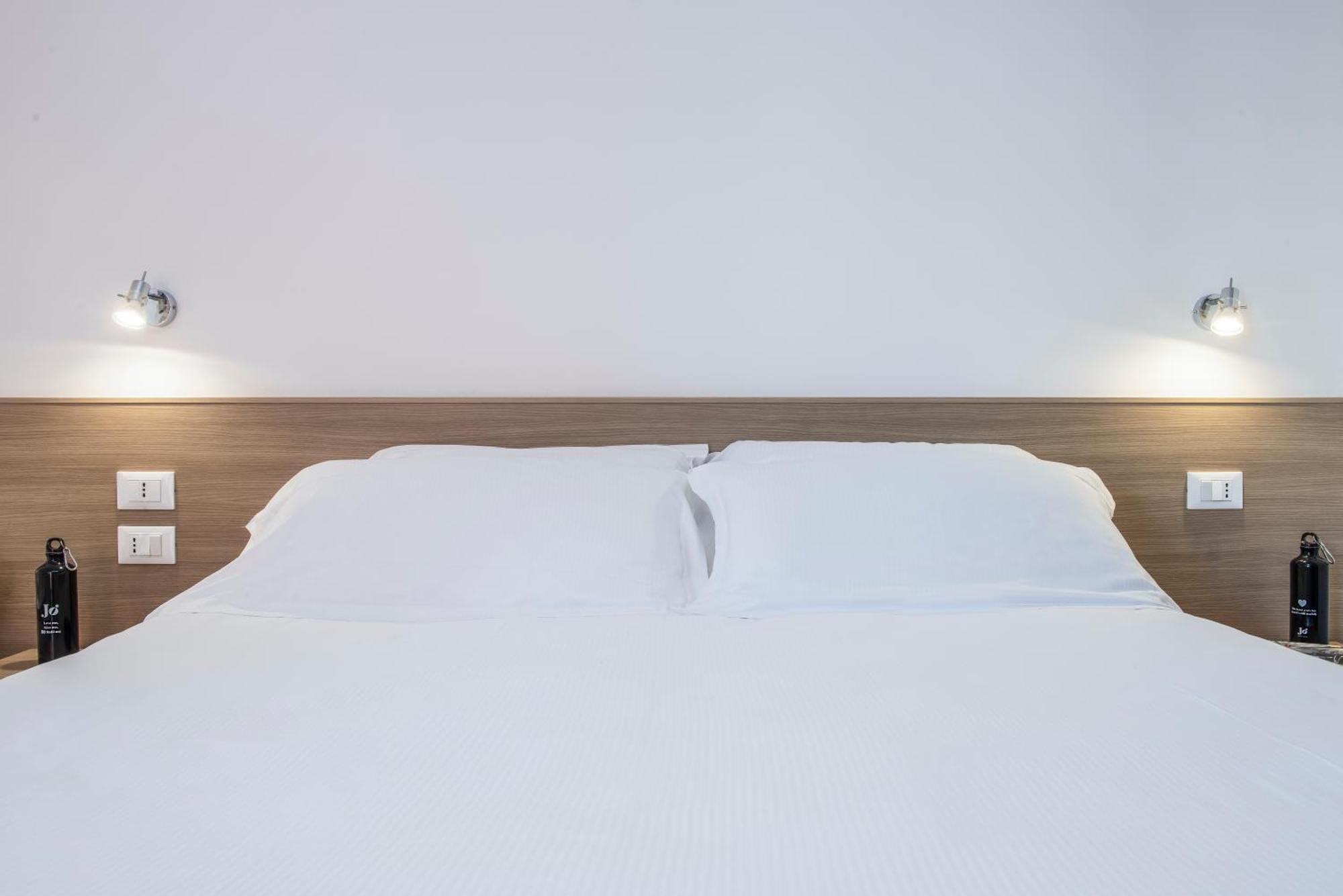 Hotel Jolly Roger Pietra Ligure Esterno foto