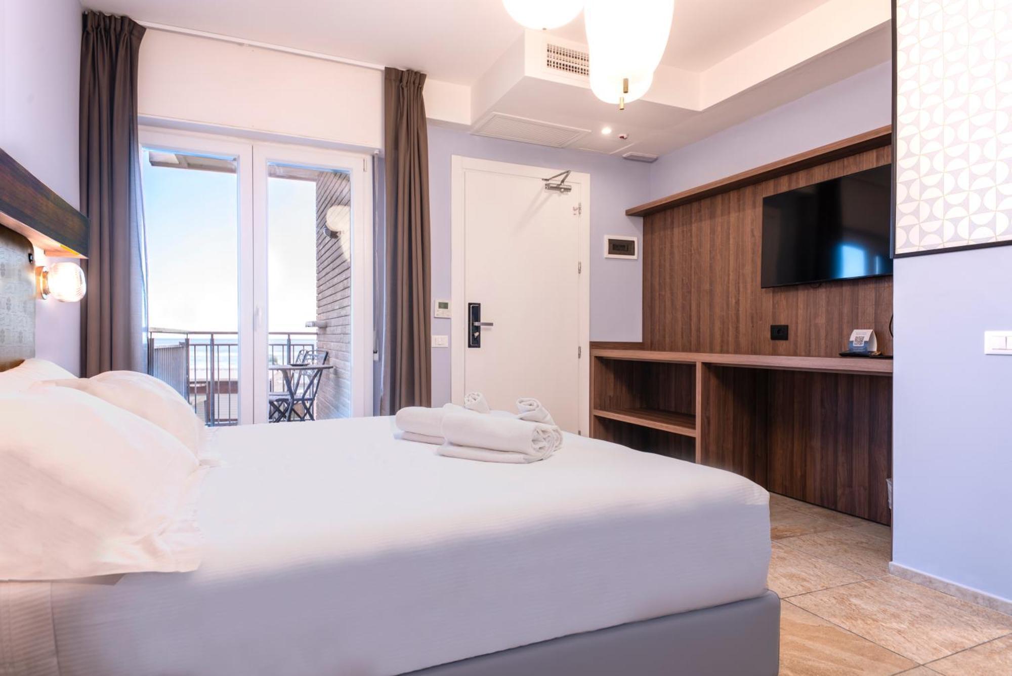 Hotel Jolly Roger Pietra Ligure Esterno foto