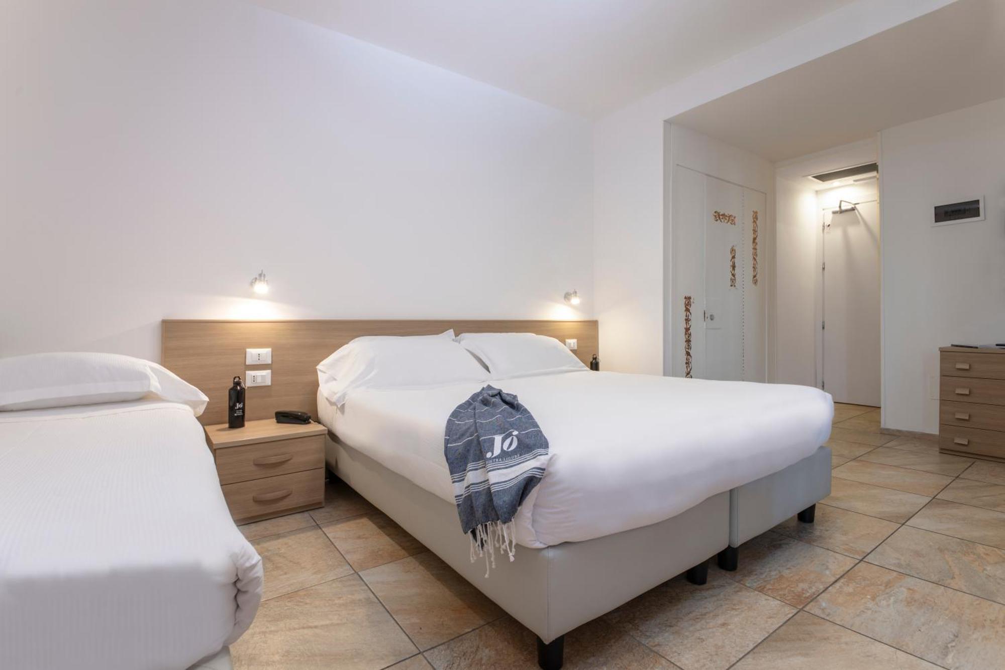 Hotel Jolly Roger Pietra Ligure Esterno foto