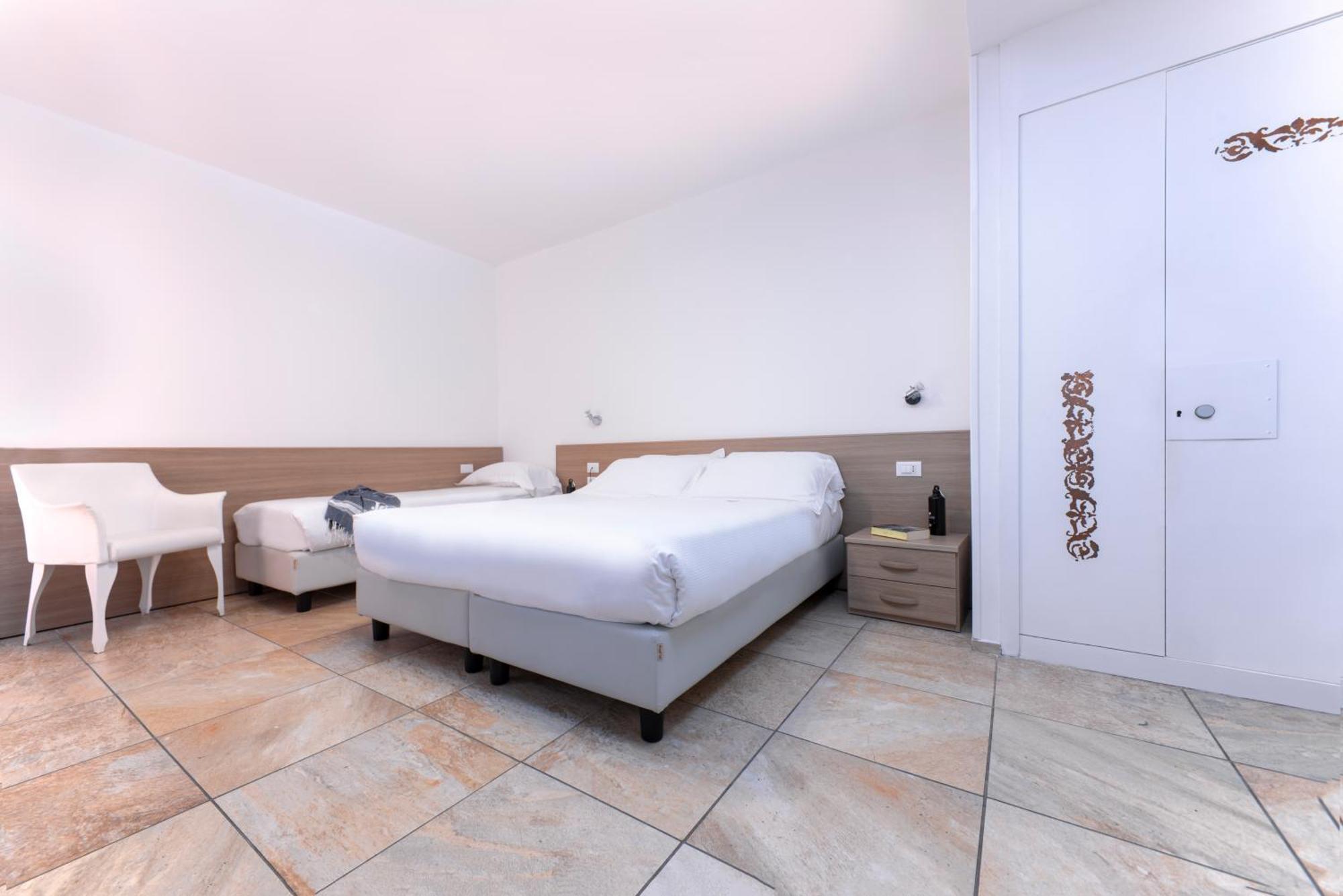 Hotel Jolly Roger Pietra Ligure Esterno foto